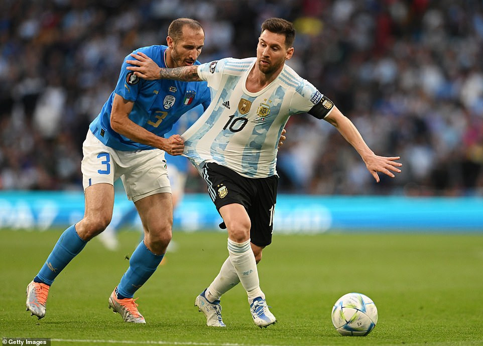 Messi tỏa sáng, Argentina thắng đậm Italy và giành Siêu Cúp Liên lục địa - 9