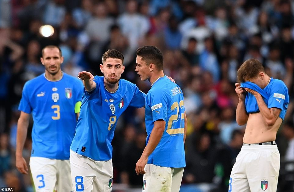 Messi tỏa sáng, Argentina thắng đậm Italy và giành Siêu Cúp Liên lục địa - 12