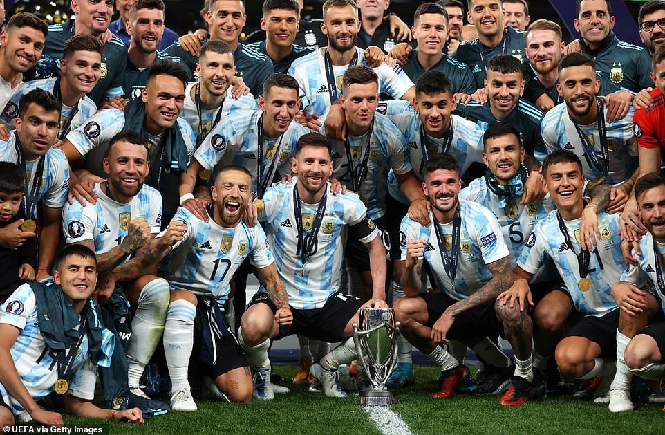 Messi tỏa sáng, Argentina thắng đậm Italy và giành Siêu Cúp Liên lục địa - 14