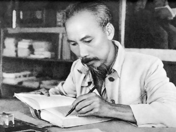 ke-chuyen-bac-ho-tong-hop-20-mau-chuyen-hay-va-y-nghia-nhat-ve-bac-voh