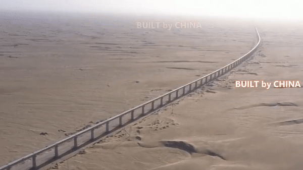 Trung Quốc vận hành tuyến đường sắt bao quanh sa mạc đầu tiên trên thế giới - 4