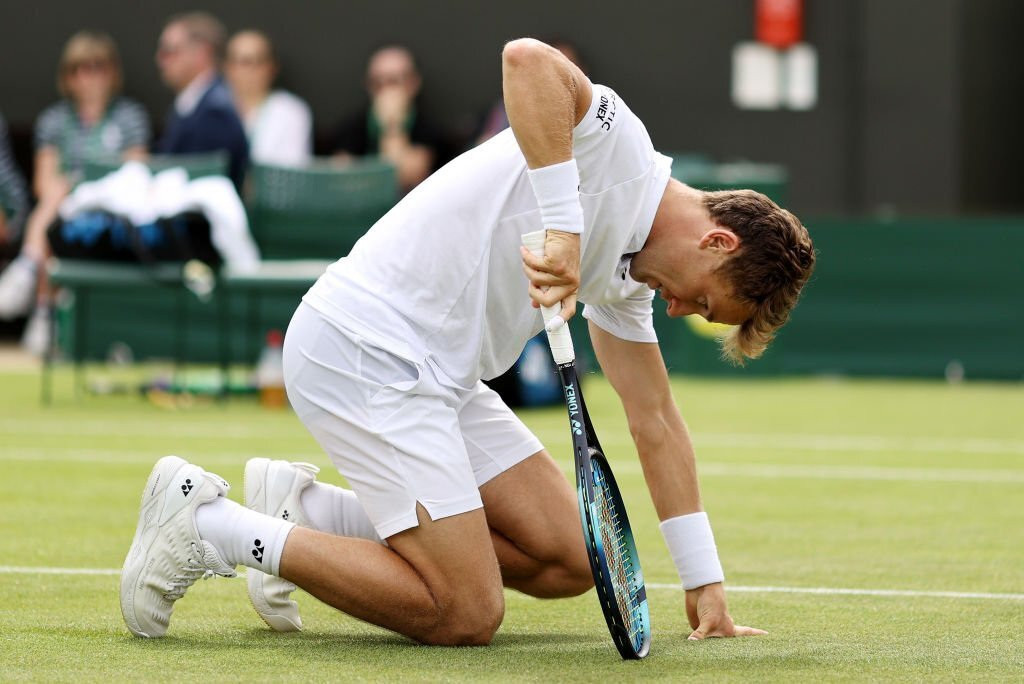 Djokovic thăng hoa với chiến thắng thuyết phục ở vòng hai Wimbledon - 2