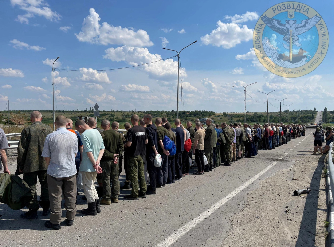 Ảnh cuộc trao đổi tù binh giữa Nga và Ukraine - 1