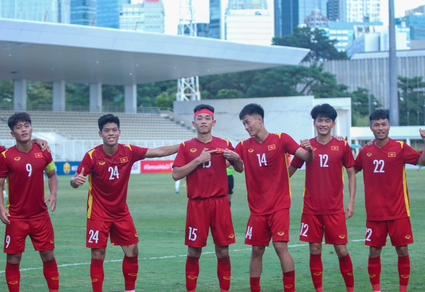 Cầu thủ U19 Việt Nam khâu 5 mũi sau trận thắng Philippines - 1