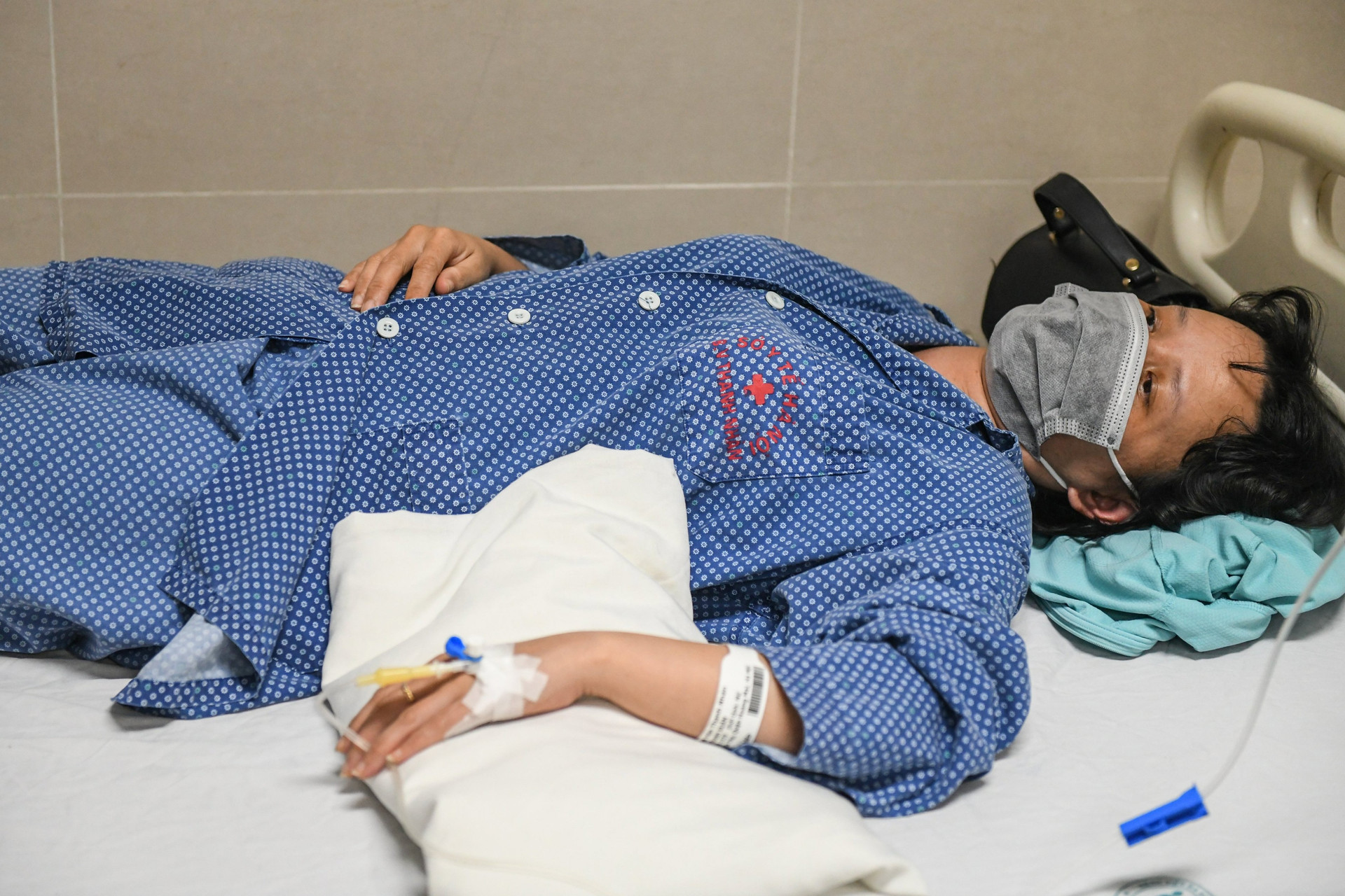 Sốt xuất huyết leo thang tại Hà Nội, có bệnh nhân viêm màng não, cô đặc máu - 1