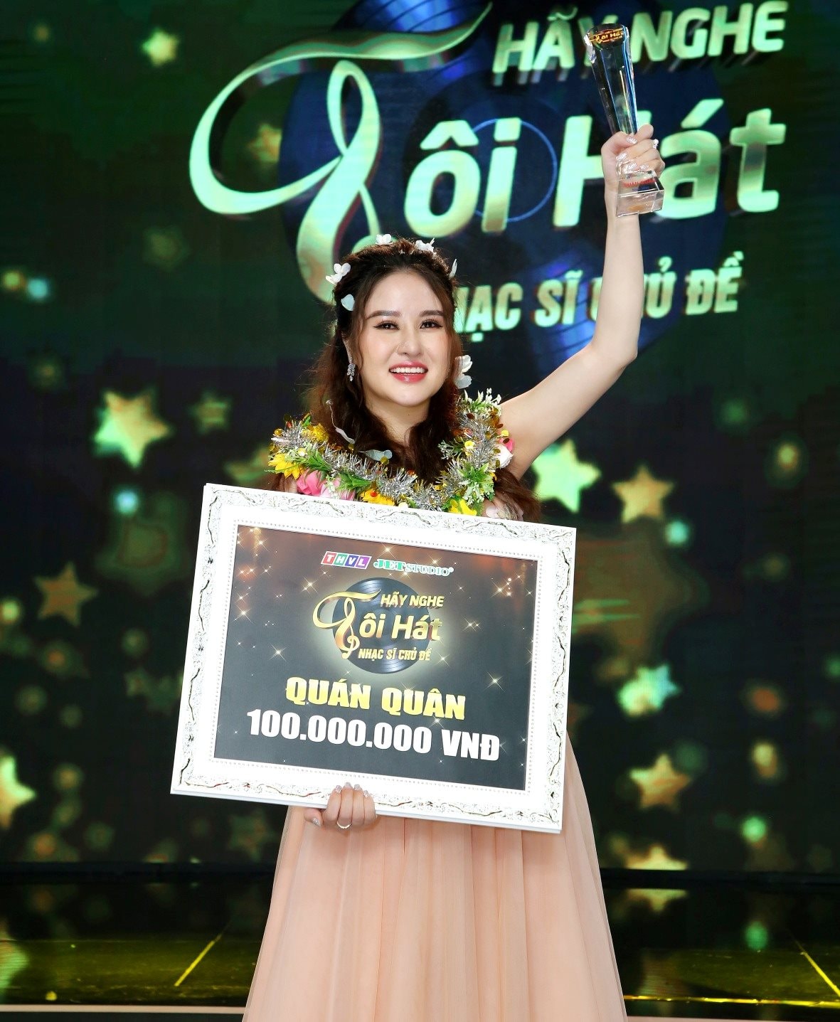 le-thu-uyen-quan-quan-12-1-.jpg