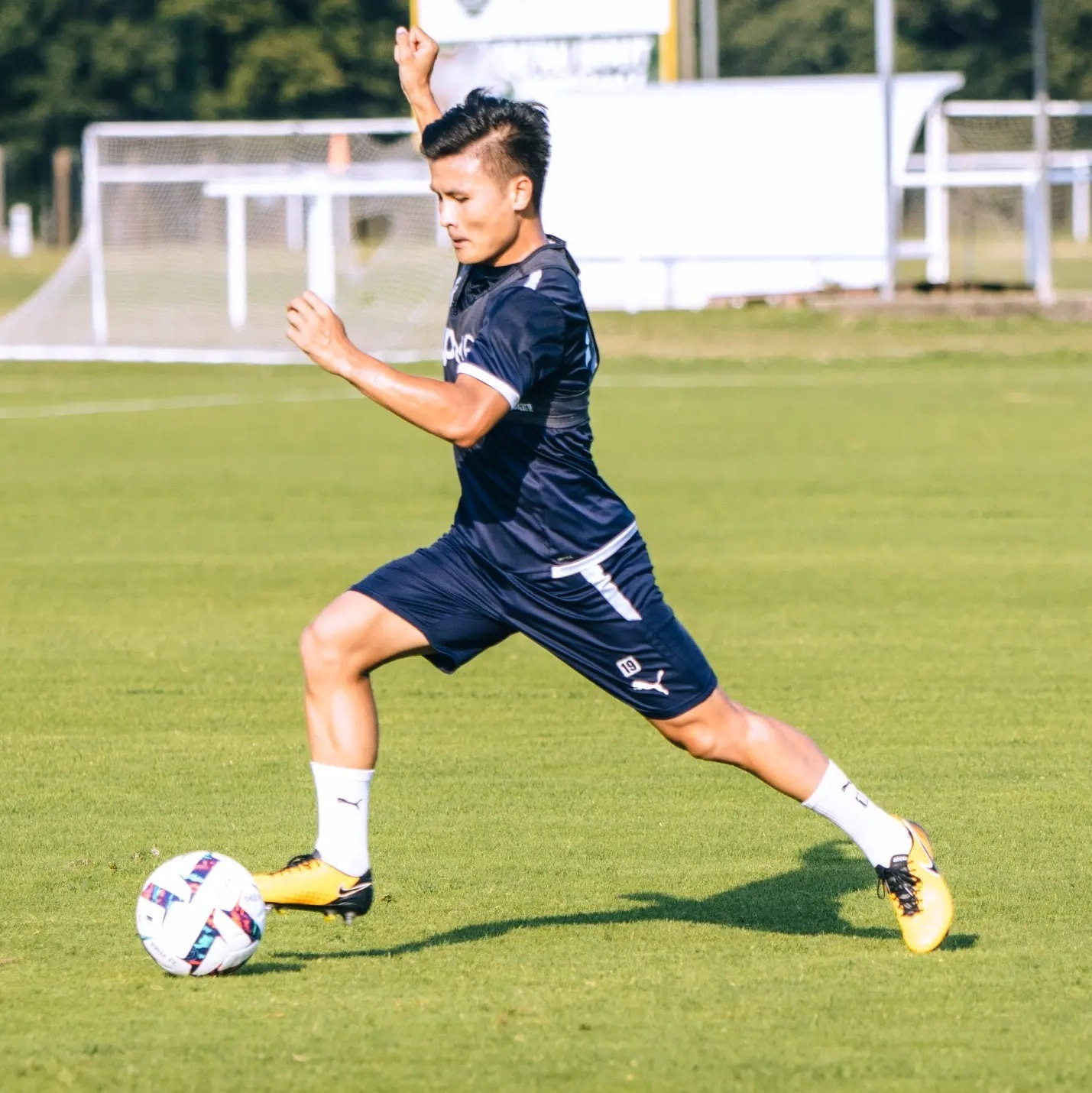 HLV Pau FC muốn bổ sung thêm hai ngôi sao tấn công - 2