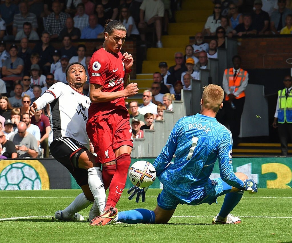 Chelsea và Tottenham chiến thắng, Liverpool vất vả kiếm một điểm - 2