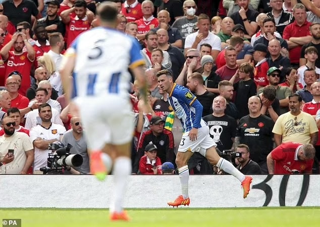 Cổ động viên chế nhạo Man Utd sau màn ra quân thảm họa - 2 Cổ động viên chế nhạo Man Utd sau màn ra quân thảm họa - 2