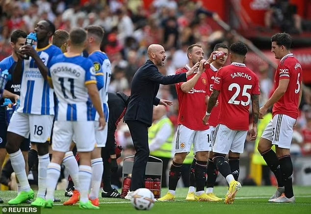 Cổ động viên chế nhạo Man Utd sau màn ra quân thảm họa - 3 Cổ động viên chế nhạo Man Utd sau màn ra quân thảm họa - 3