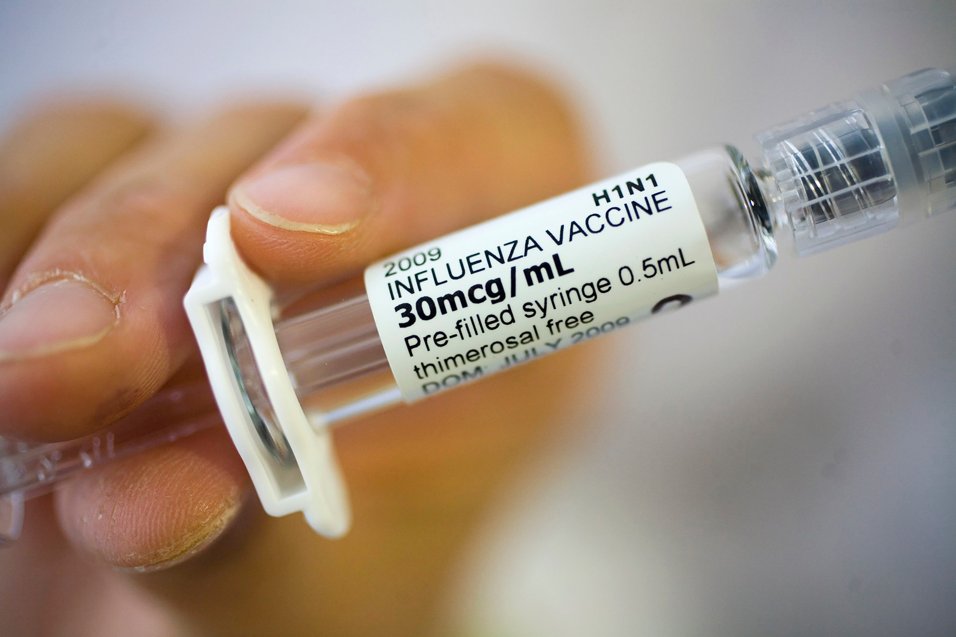 Sẽ tiêm miễn phí vaccine phòng ung thư cổ tử cung, cúm - 1