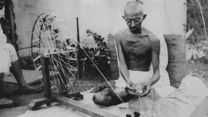 vna_potal_mahatma_gandhi_-_anh_hung_dan_toc_vi_dai_cua_an_do_150846355_stand.jpg