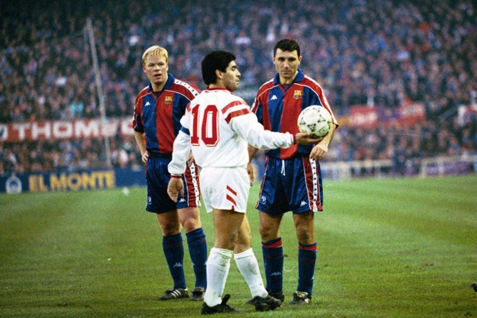 Huyền thoại Stoichkov hối hận sau khi Maradona qua đời - 1