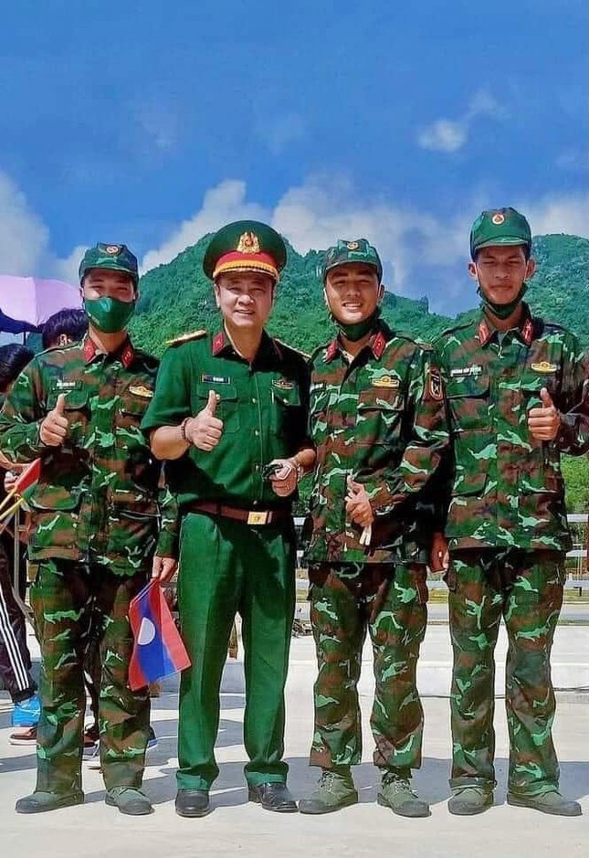 Những nghệ sĩ mang quân hàm của showbiz Việt ảnh 6