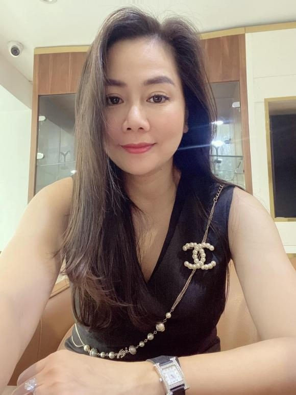 Giữa ồn ào của diễn viên Phương Oanh, vợ đại gia kim cương phán một câu cực chất, được chị em đồng tình-4