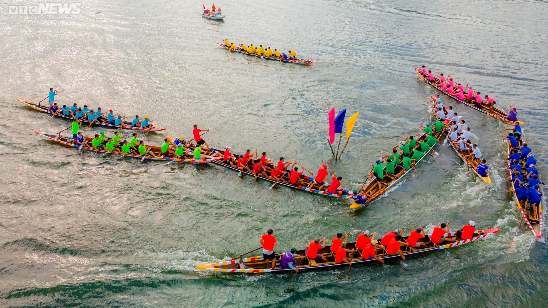 Ảnh: Sôi động lễ hội đua thuyền trên sông Hương mừng Quốc khánh 2/9 - 5