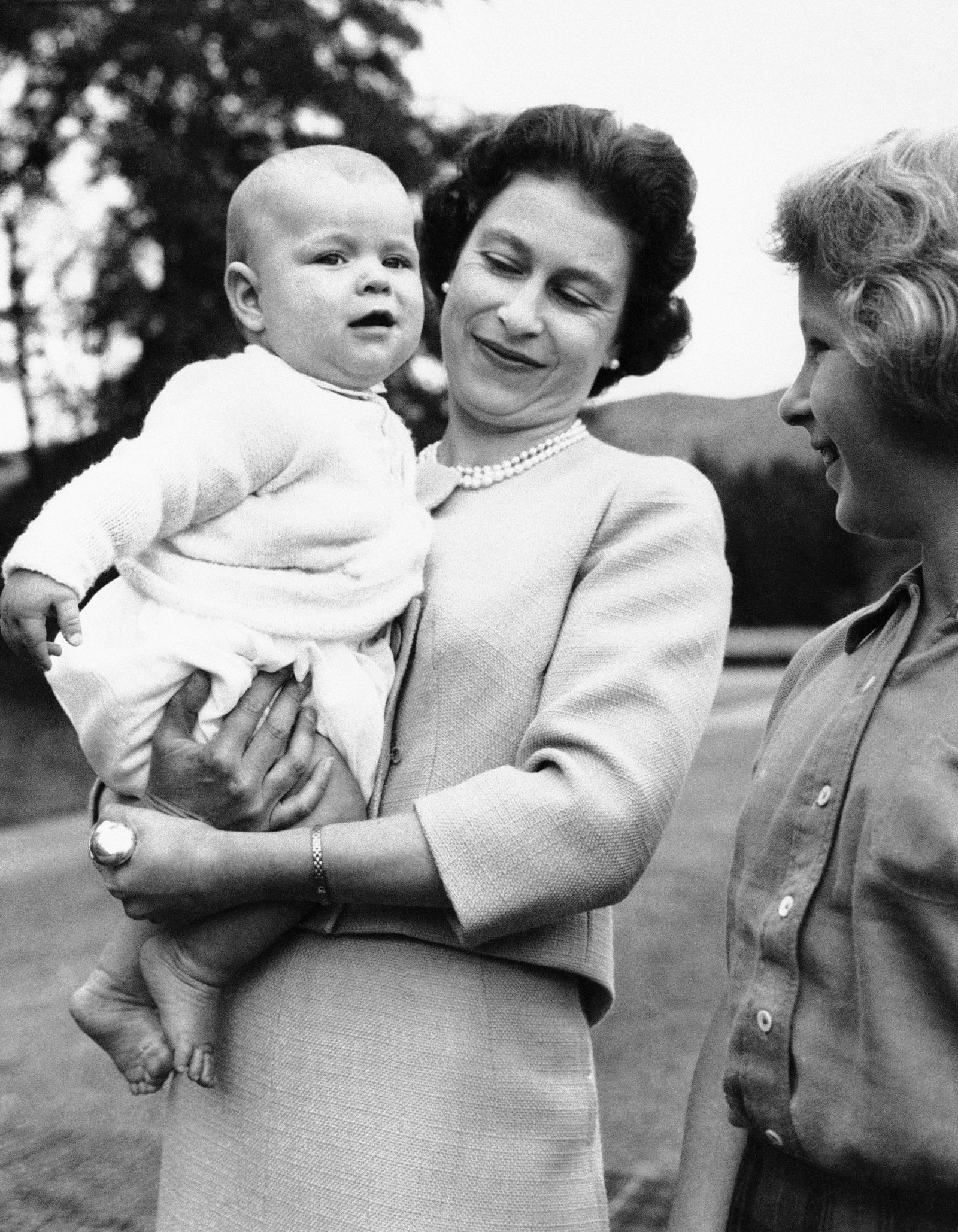 96 năm cuộc đời Nữ hoàng Anh Elizabeth Đệ nhị - 11