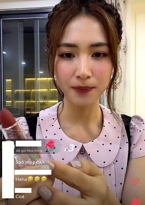 Sao Việt livestream bán hàng online: Hòa Minzy như tấu hài-6