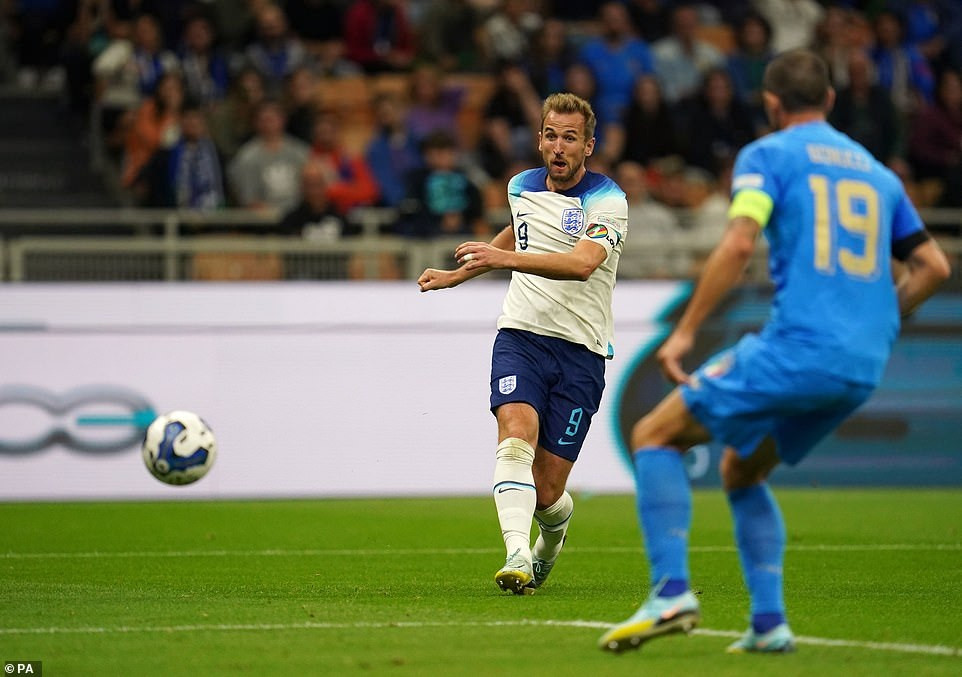 Tuyển Anh rớt hạng sau trận thua Italy, Đức nhận thất bại sốc - 1