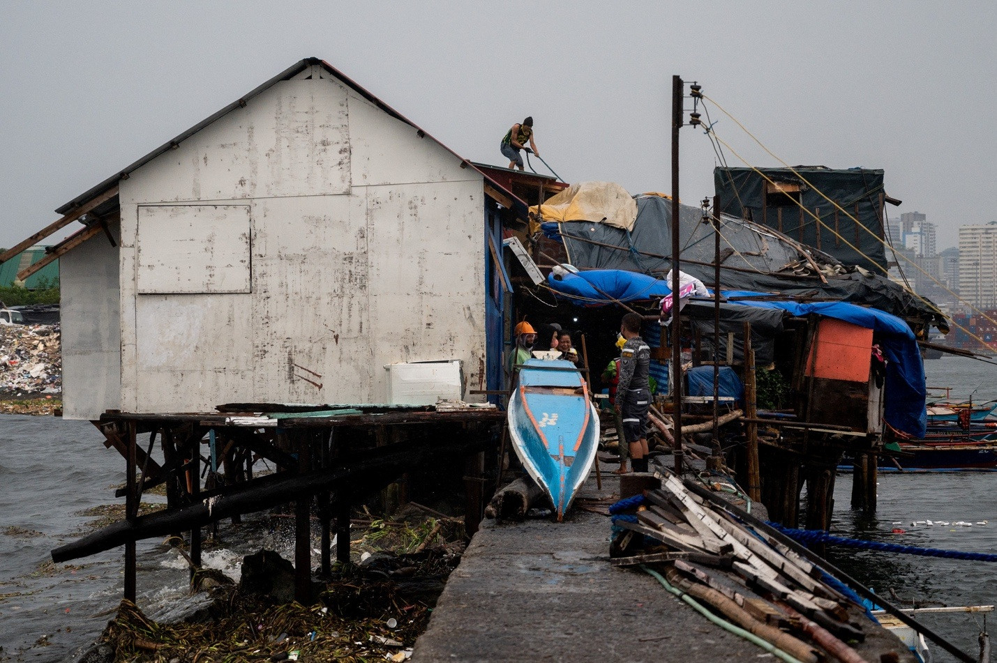 Siêu bão Noru đổ bộ Philippines gây thiệt hại nghiêm trọng - 5