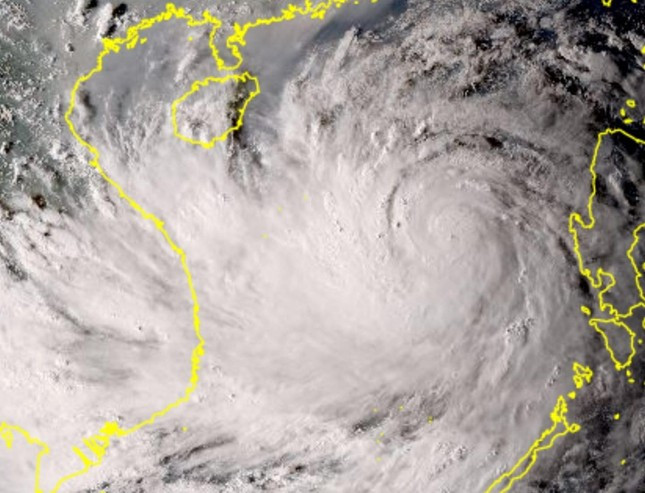 Sức tàn phá của những cơn bão mạnh nhất miền Trung 20 năm qua ảnh 1
