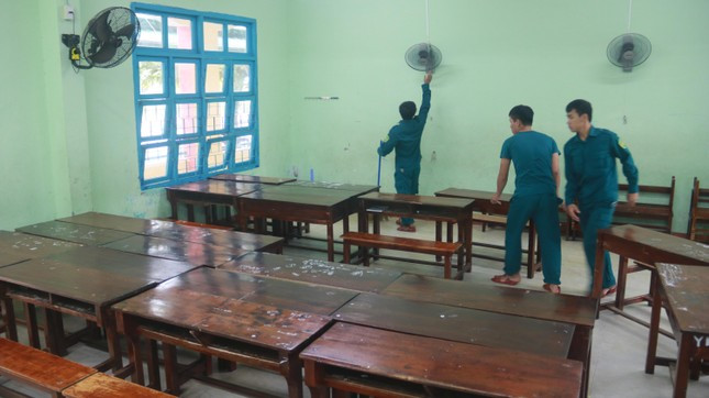 Hàng loạt trường học ở Đà Nẵng thành điểm trú tránh bão ảnh 2