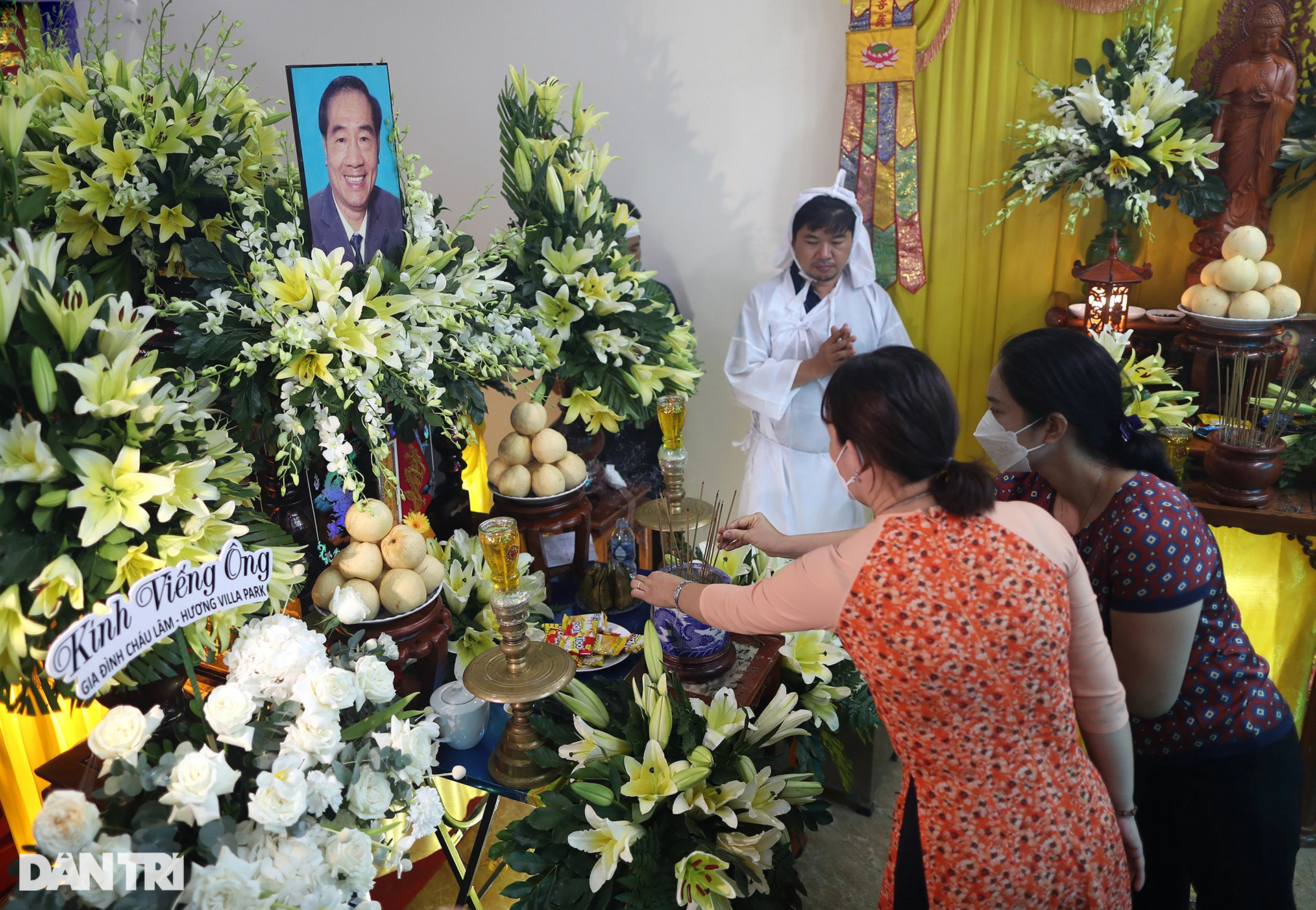 Những giọt nước mắt trong tang lễ thầy giáo viết bằng chân Nguyễn Ngọc Ký - 5