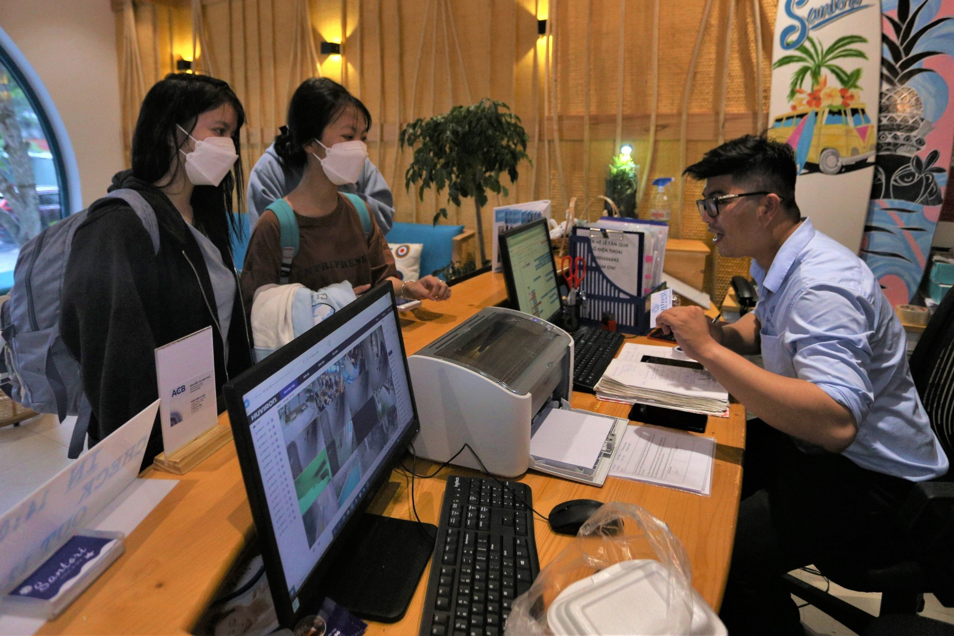 Chủ khách sạn ở Đà Nẵng cho du khách ở miễn phí tránh bão Noru - 1