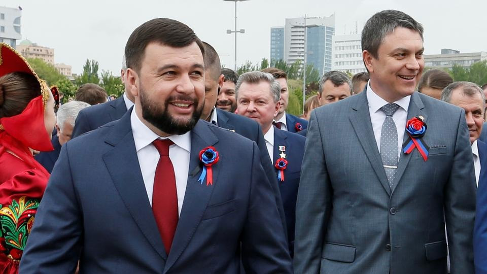 Lãnh đạo hai vùng ly khai Ukraine đến Moscow để hoàn thành thủ tục sáp nhập - 1