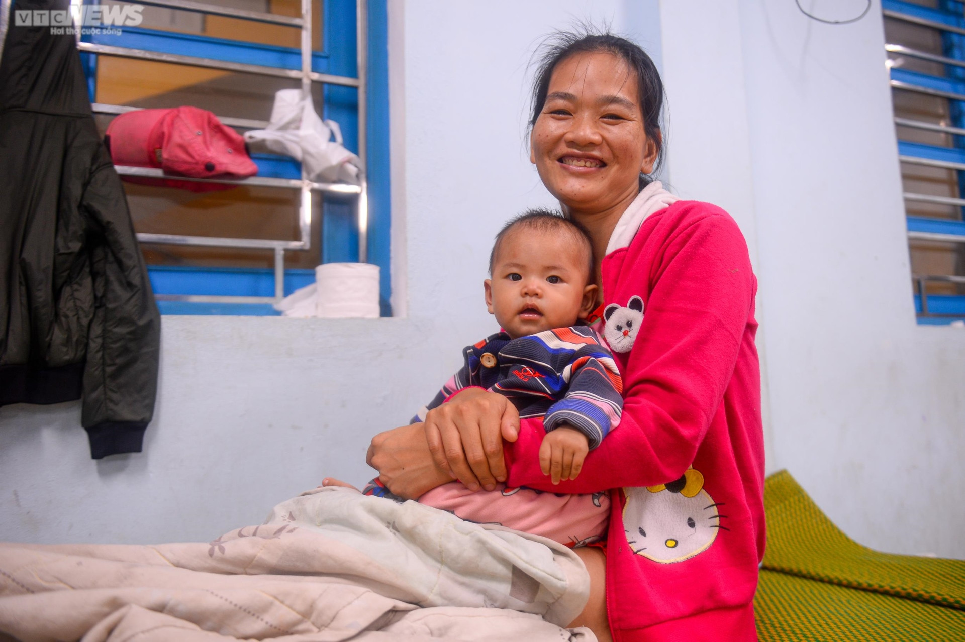 Ảnh: Giấc ngủ tạm của trẻ nhỏ miền biển Thừa Thiên - Huế tại nơi trú bão - 10