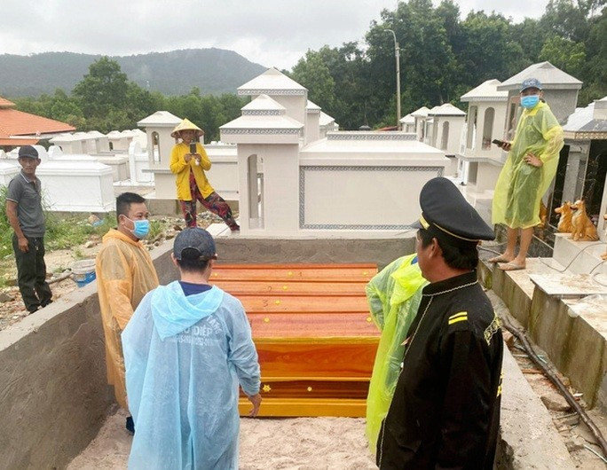 Xác định nguyên nhân tử vong của 7 thi thể trôi dạt vào bờ biển Phú Quốc - Ảnh 1.