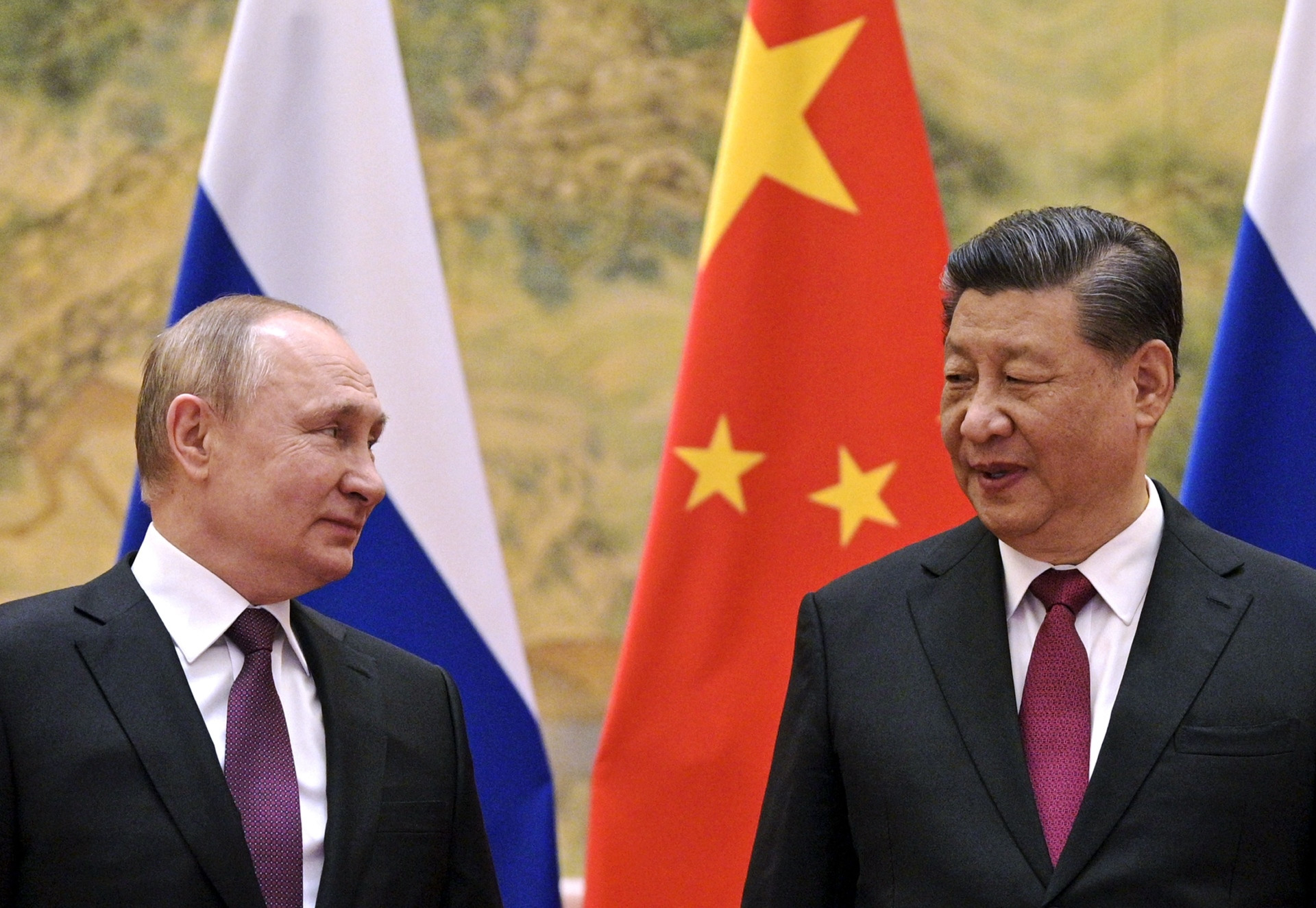Cục diện thế giới ra sao khi quan hệ Nga - Trung ngày càng thắt chặt? - 2