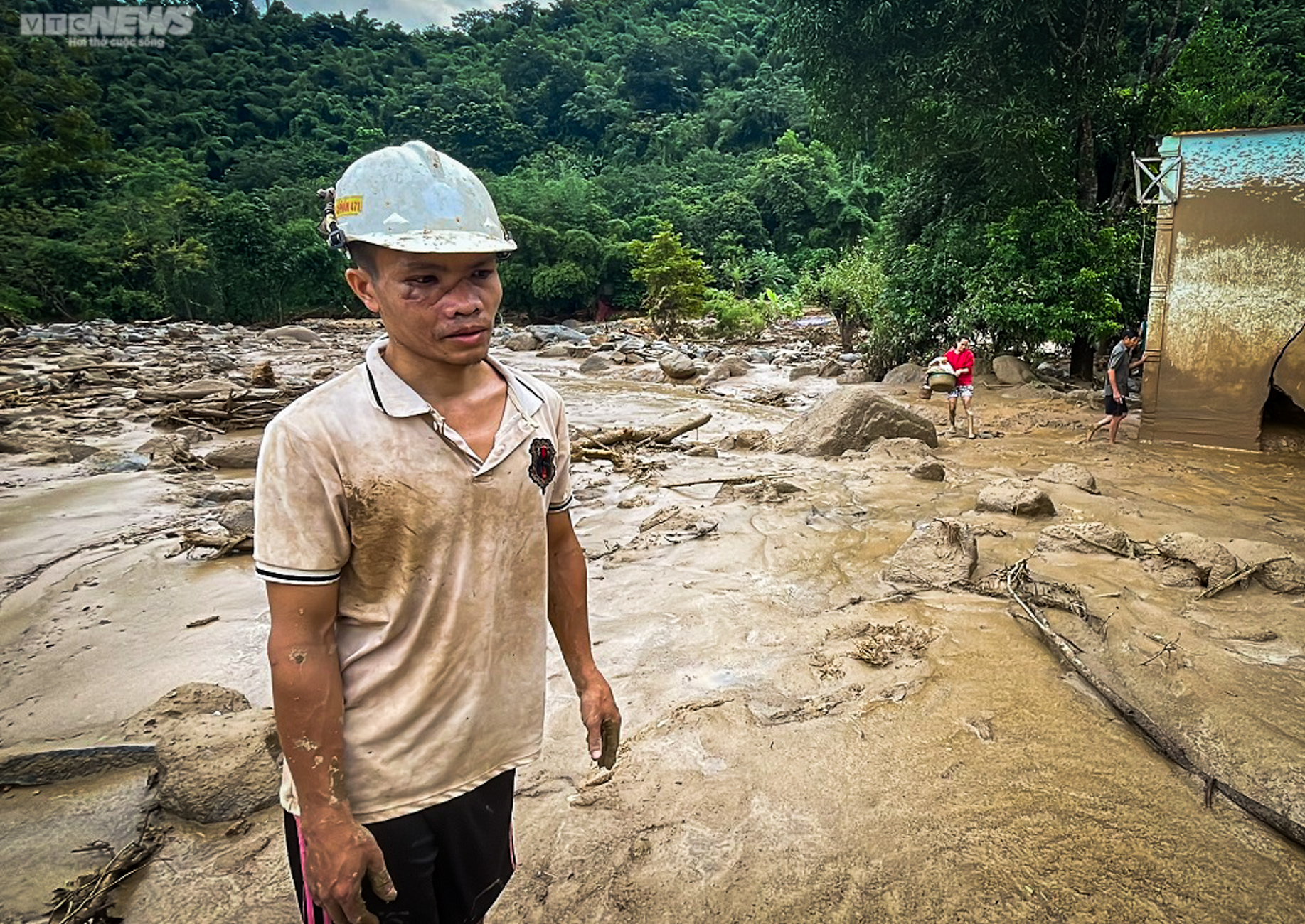 Sau trận lũ lịch sử càn quét, nhà dân ở Nghệ An trơ trọi vài viên gạch - 3