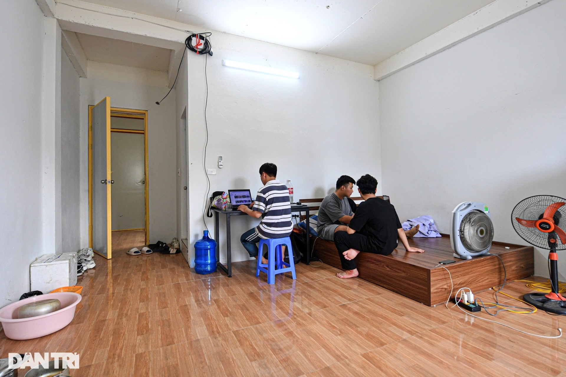 Cuộc sống thuê trọ trong các biệt thự triệu USD bỏ hoang ở Hà Nội - 5 Cuộc sống thuê trọ trong các biệt thự triệu USD bỏ hoang ở Hà Nội - 5