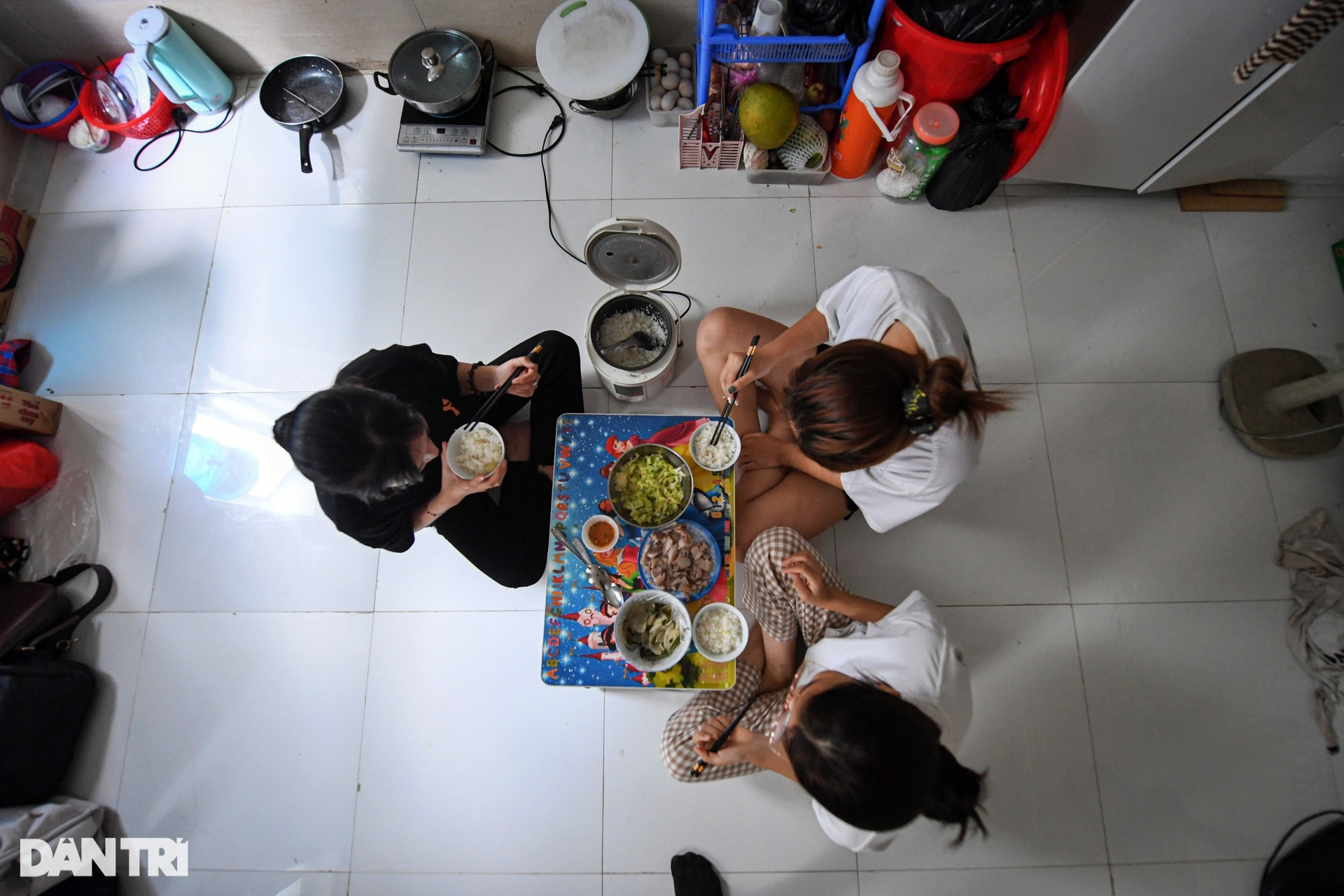 Cuộc sống thuê trọ trong các biệt thự triệu USD bỏ hoang ở Hà Nội - 15