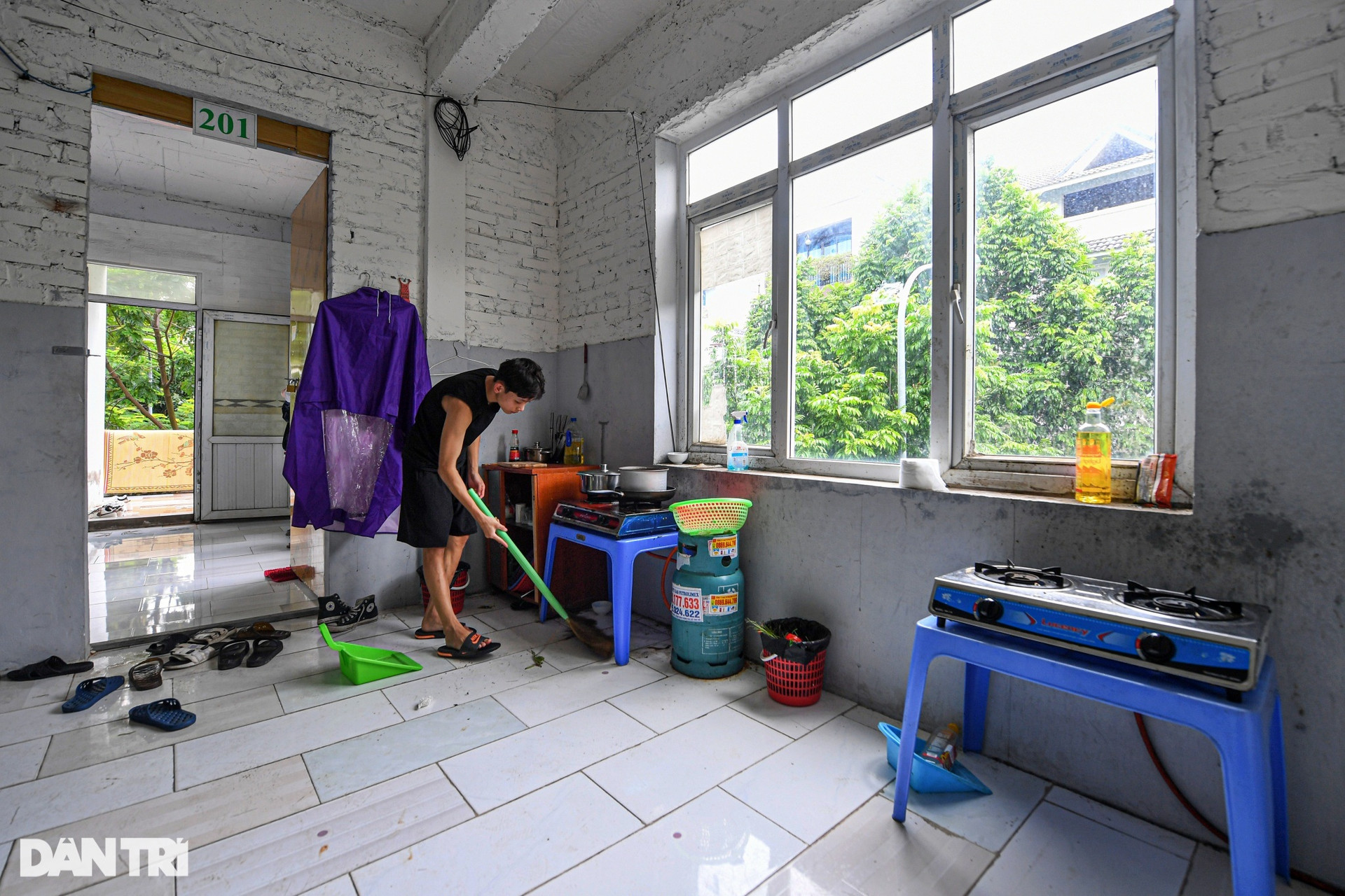 Cuộc sống thuê trọ trong các biệt thự triệu USD bỏ hoang ở Hà Nội - 10