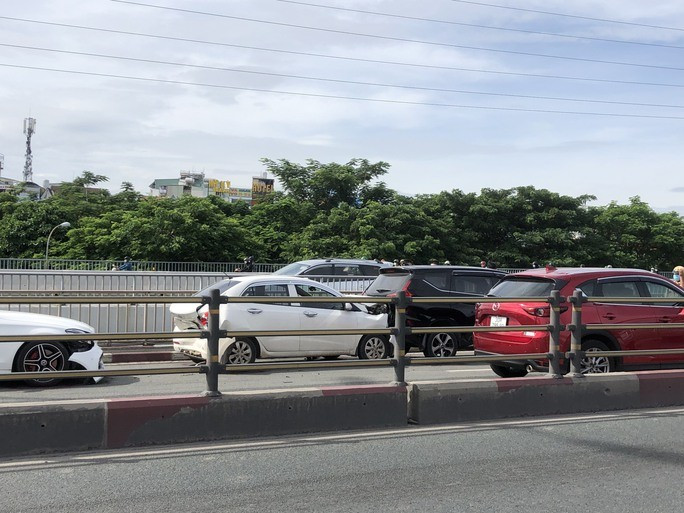 CLIP: Va chạm liên hoàn trên cầu Sài Gòn - Ảnh 5.