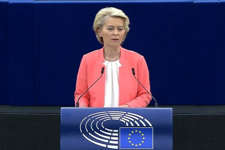 ursula-von-der-leyen-twitter-208.jpg