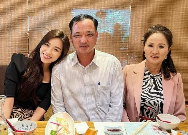 Giấu bố mẹ đi thi và bất ngờ đăng quang Hoa hậu Việt Nam ảnh 1