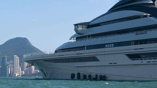 受罰的俄羅斯億萬富翁的超級遊艇神秘現身香港（中國）