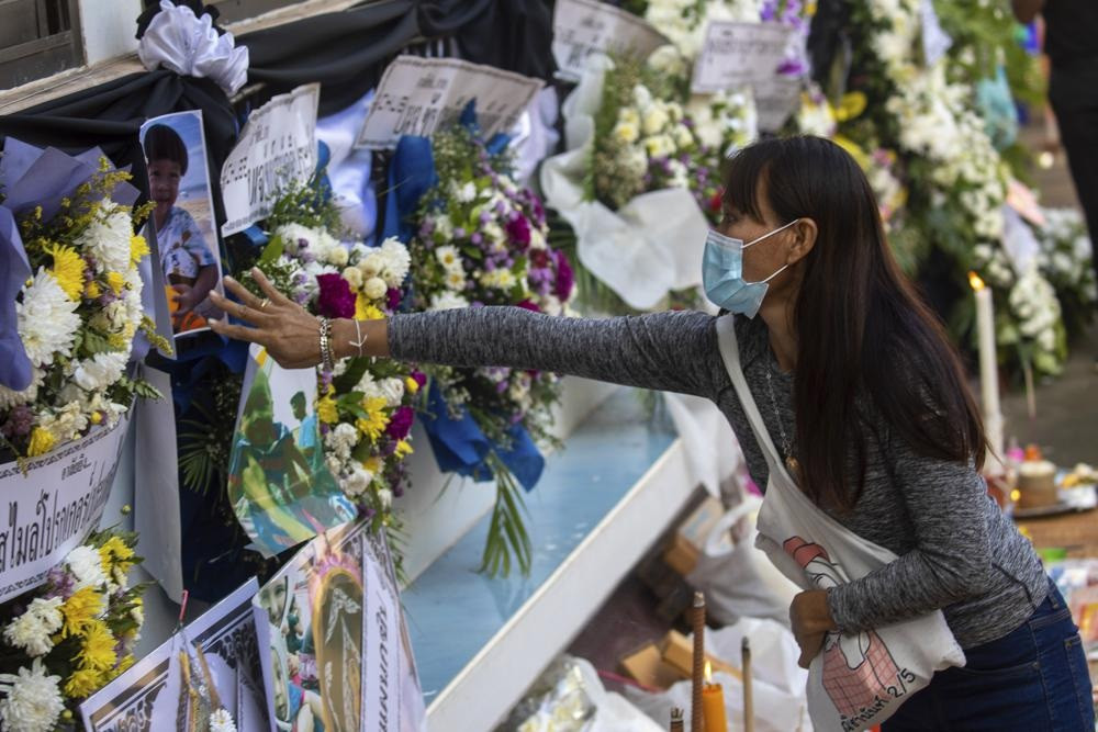 Lễ cầu nguyện đẫm nước mắt cho các nạn nhân vụ xả súng ở Thái Lan - 2