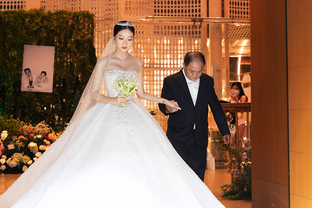 MC Liêu Hà Trinh nói lời ngôn tình với chồng doanh nhân trong đám cưới - 4