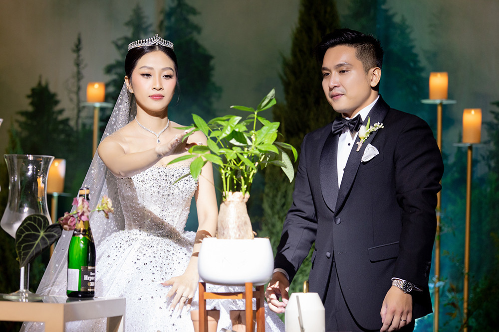 MC Liêu Hà Trinh nói lời ngôn tình với chồng doanh nhân trong đám cưới - 7