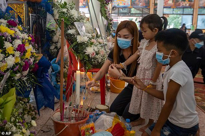 Thảm sát Thái Lan: Bị đâm và bắn vào đầu, cậu bé 3 tuổi sống sót thần kỳ - Ảnh 3.
