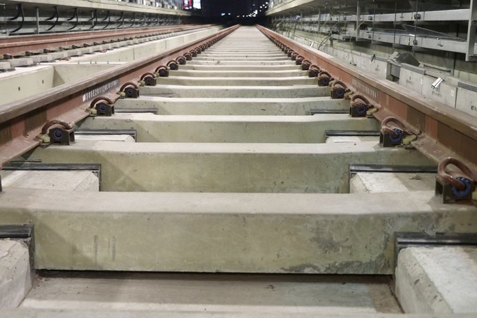 Cận cảnh nhà ga trên cao lớn nhất tuyến Metro số 1 - Ảnh 6.