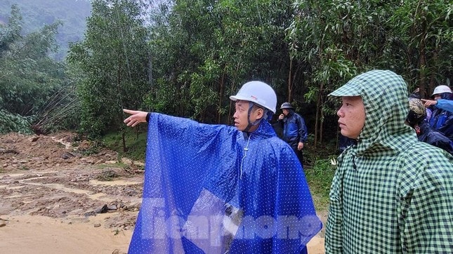 Nghe nhiều tiếng động lớn trước khi núi lở vùi lấp đi mọi thứ ảnh 1