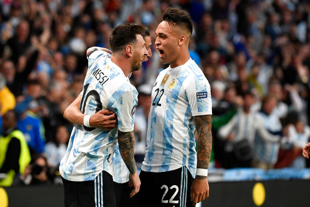 Messi lo lắng về chấn thương ở tuyển Argentina trước World Cup 2022 - 1