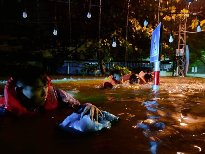 Ít nhất 4 trường hợp tử vong do mưa ngập tại Đà Nẵng - Ảnh 2.