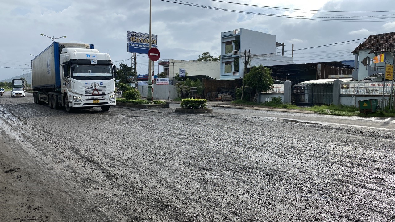 113 tỉ đồng ngân sách sửa Quốc lộ 1 qua tỉnh Phú Yên, nhưng đường vẫn hỏng