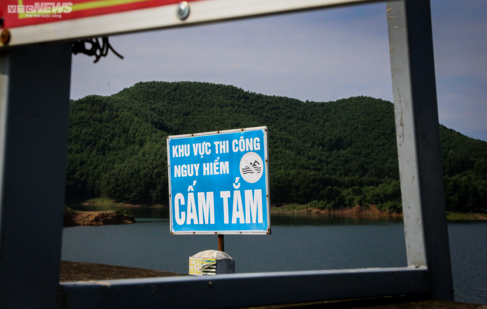 Cận cảnh siêu công trình thủy lợi có đập đất cao nhất Việt Nam - 14